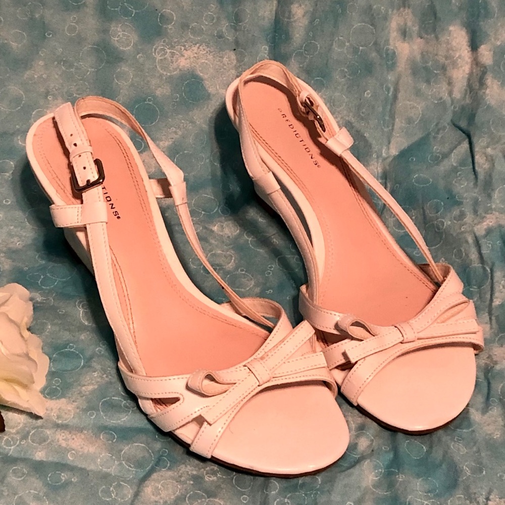 Super comfy glossywhite wedge heeled sandals 9W